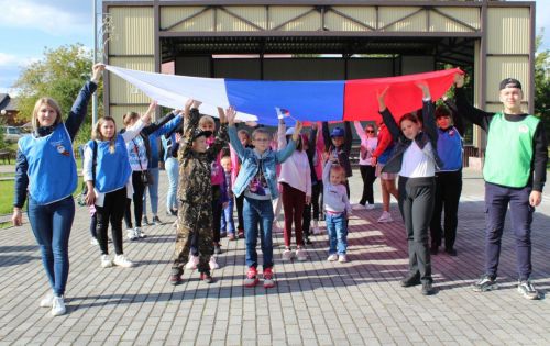 В Кедровом отметили День Государственного флага